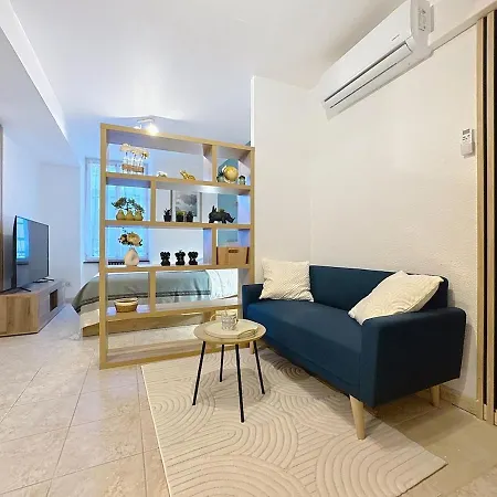 Apartment Centre *