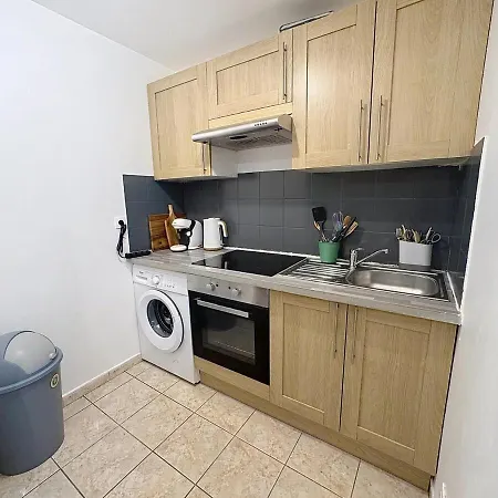 شقة Neuf & Design - Gare A 700m تارْب